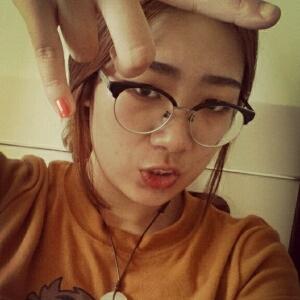 类似末世女王临世|末世女王临世|末世重生之女